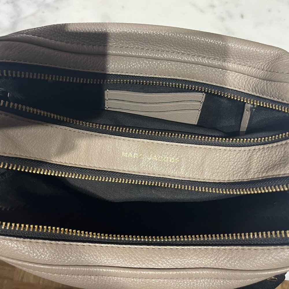 Marc Jacobs The Soft Shot Crossbody Bag - Picture 4 of 5